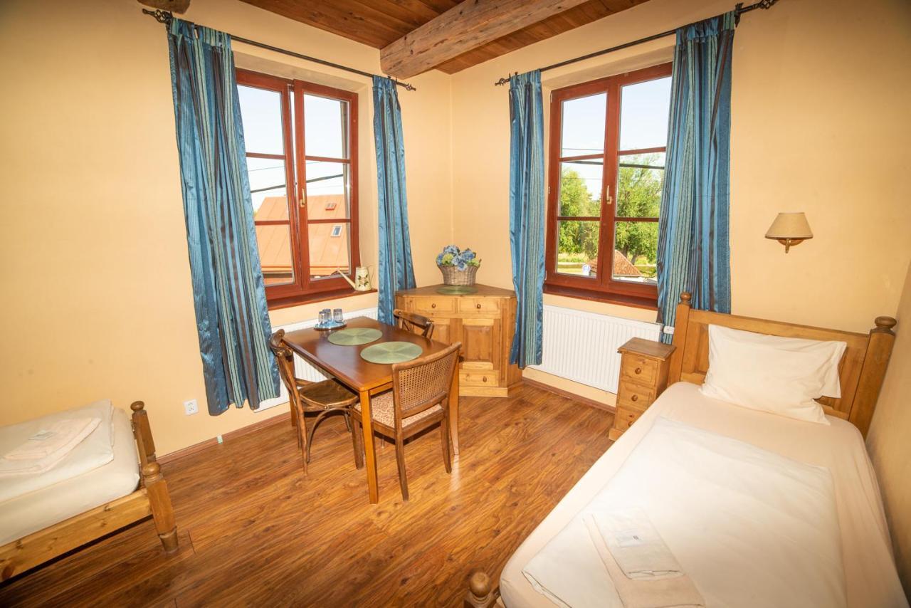 Stary Dum Hotel Cernosice Luaran gambar